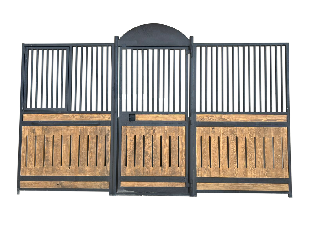 CABALLERIZA DE MADERA PUERTA CON ARCO